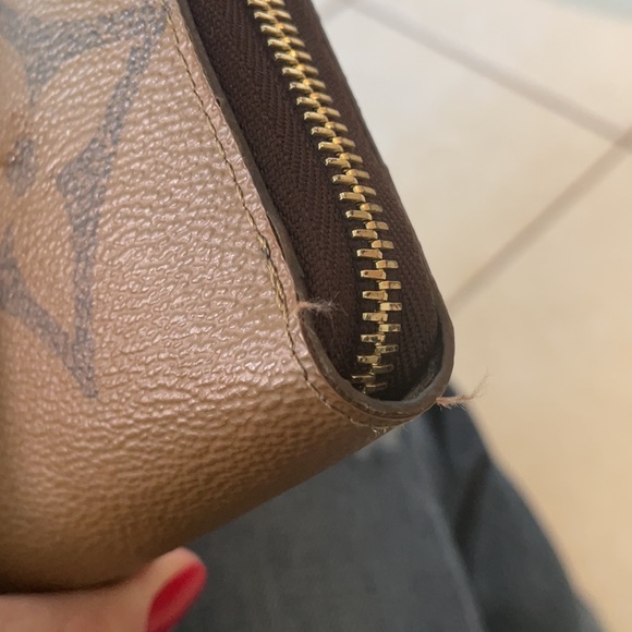 Louis Vuitton - Picture 10 of 12